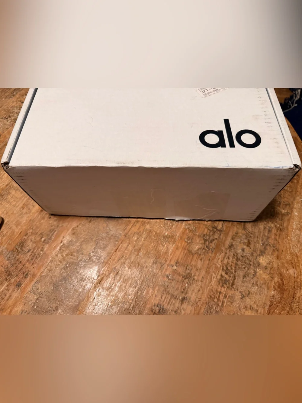 NWT ALO Yoga Sunset Sneaker - Candlelight Yellow - Size 6 - New in Box